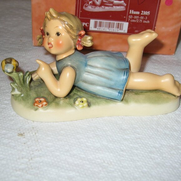 M I Hummel Goebel Figurine "MISS BEEHAVING" HUM #2105 TMK8 w/Box  MINT - Picture 6 of 7